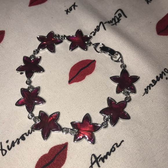Red stars ⭐️ abalone shell bracelet 7” - Picture 2 of 5